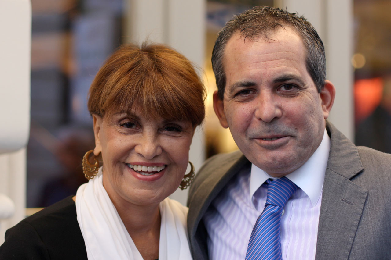 Schauspielerin und Produzentin Mirtha Ibarra mit dem Botschafter von Kuba in Österreich Juan Antonio Fernández. (Foto: Helmut Miklas). 