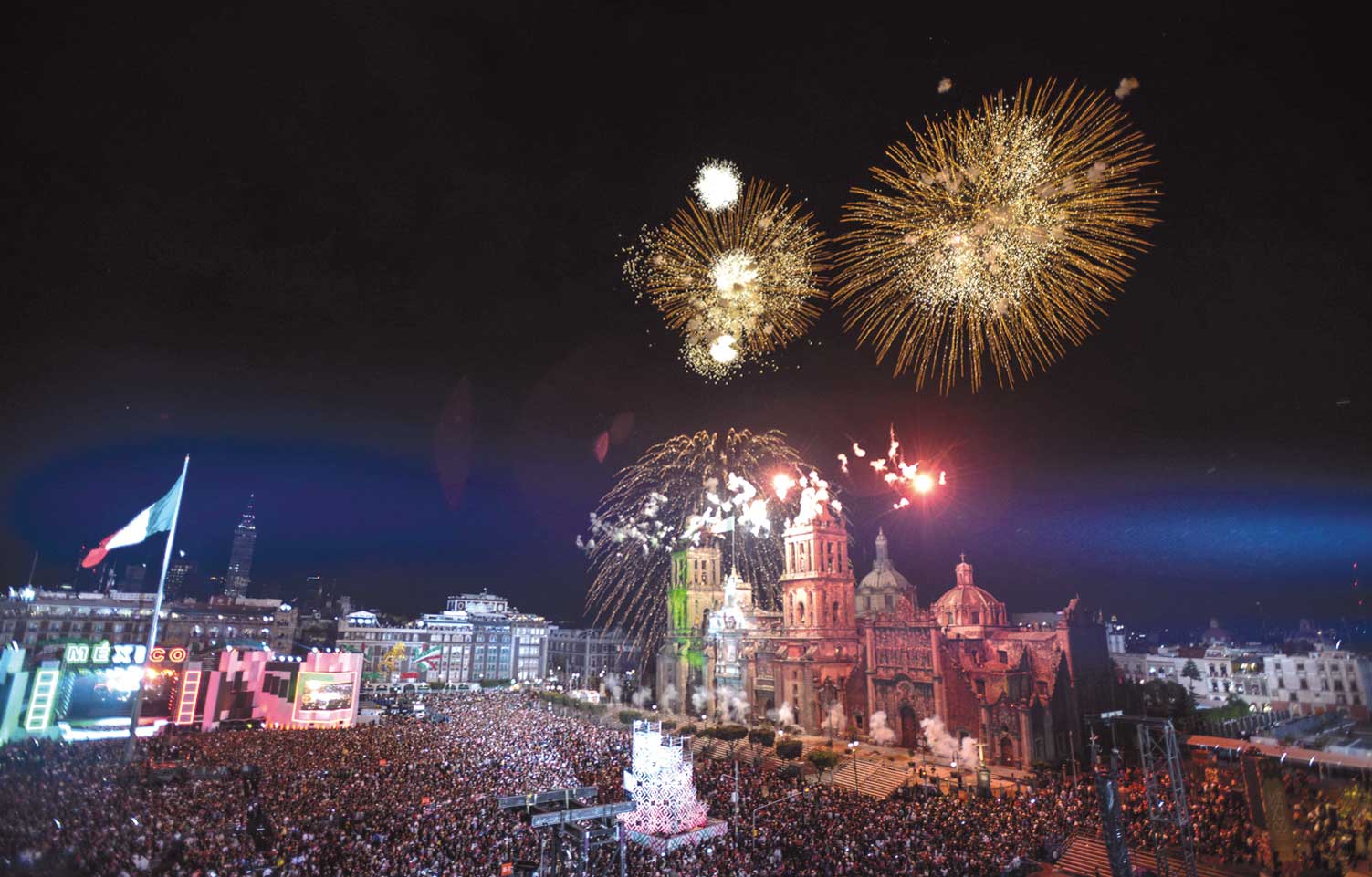 Menschenmasse rufen begeistert “¡Viva México!”, um die Unabhängigkeit zu feiern. (Foto: Presidencia de la República Mexicana).