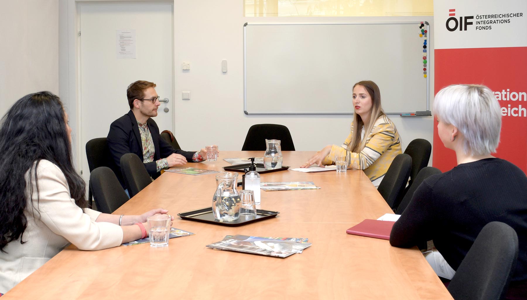 (Foto: Fitore Morina confirma que el ÖIF brinda asesorías pero también evalúa lo que necesita la persona, cuál es su profesión, qué nivel de educación tiene, cómo sería la mejor manera de ayudarle y apoyarle en su proceso de integración. (Foto: Eva Messerer & Lobsang Taramona).