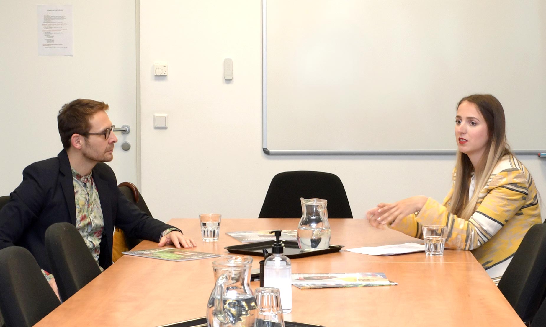 Embajador de Integración Marcos Valenzuela entrevista a Fitore Morina, Directora de la Iniciativa 