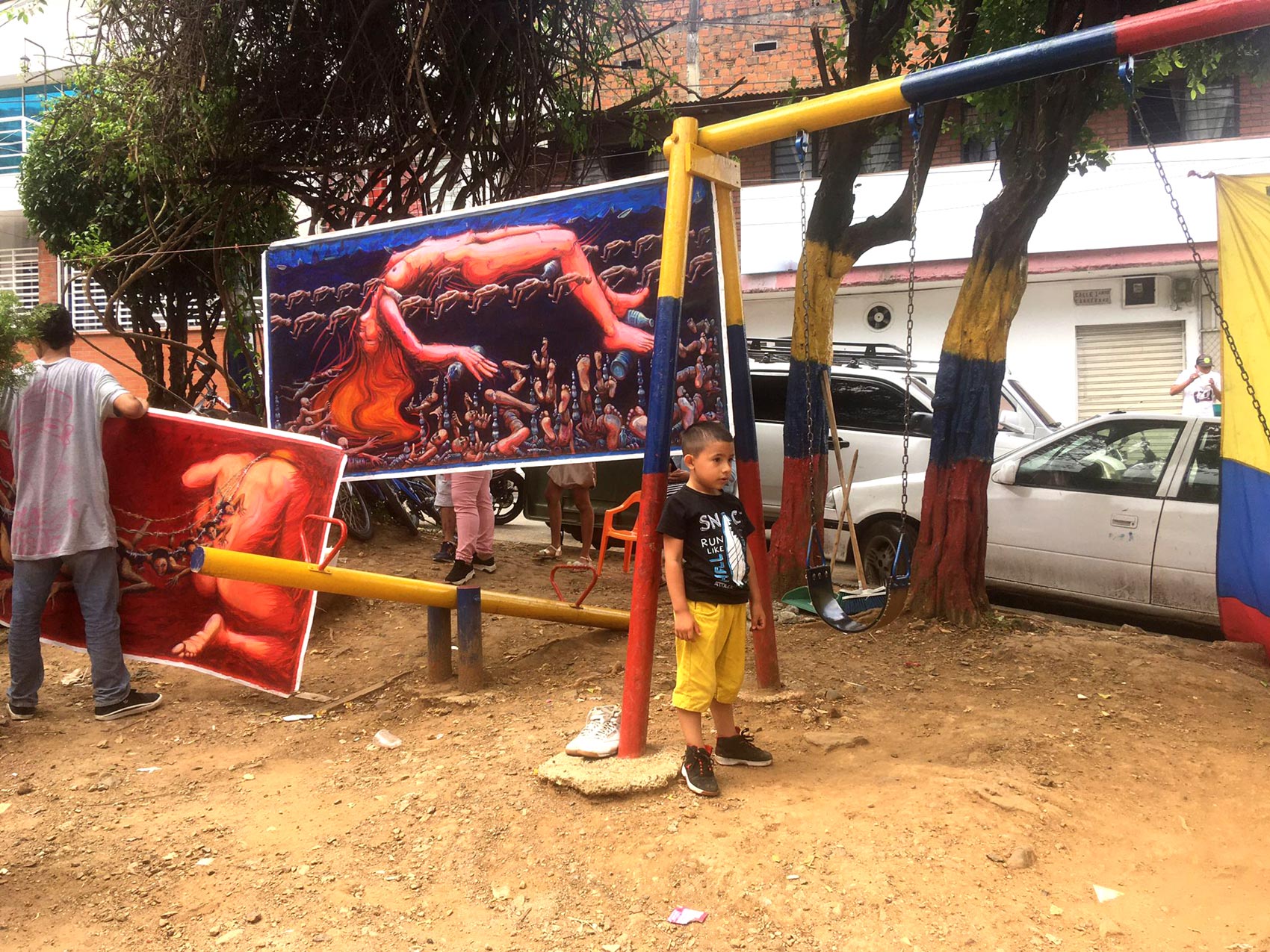Un pequeñín está mirando, está observando lo que sucede. (Foto: Cortesía Zapata)