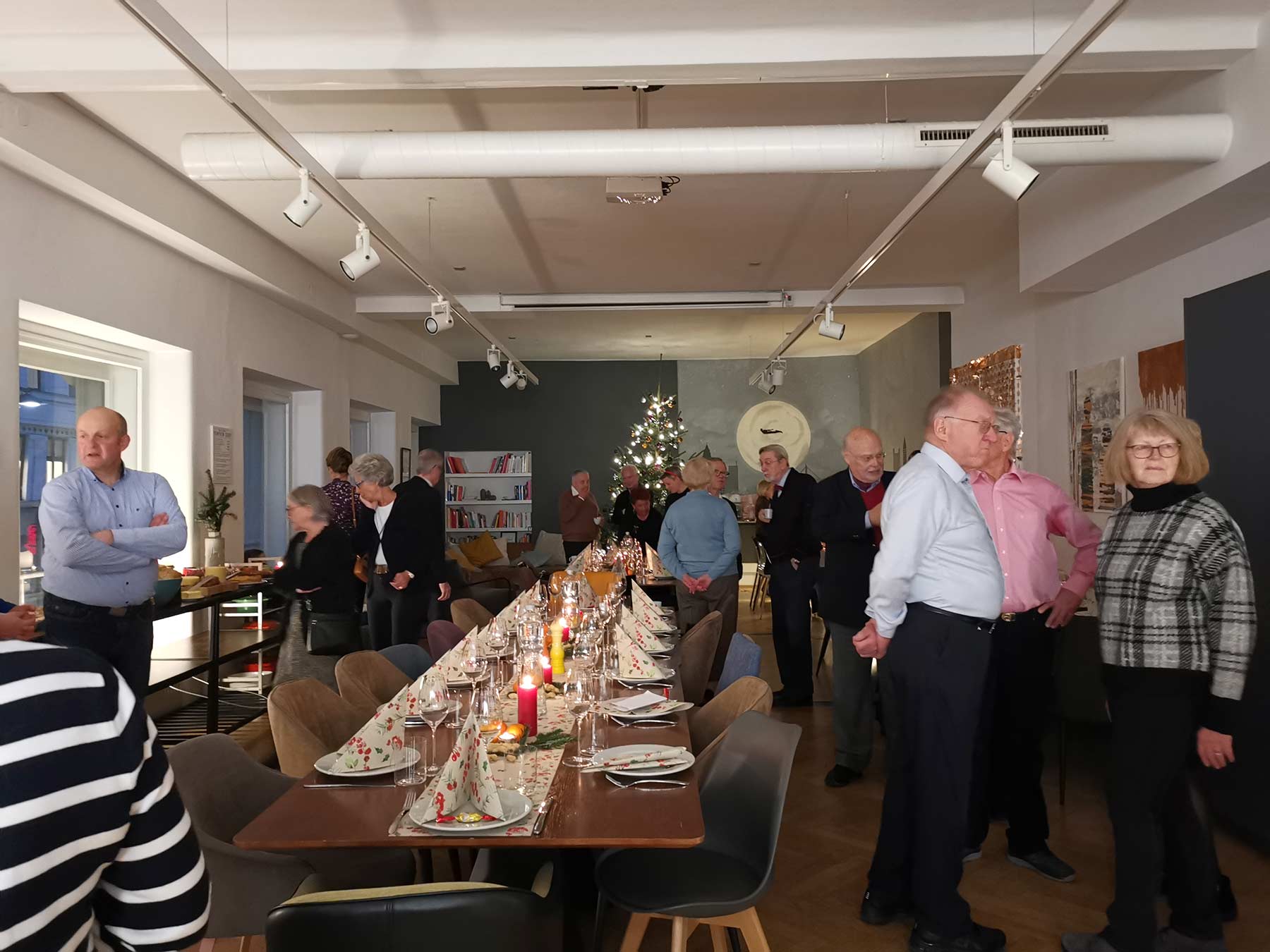 La sociedad ausstriaco-sueca celebra la navidad en Viena. Foto: CulturaLatina La sociedad ausstriaco-sueca celebra la navidad en Viena. Foto: CulturaLatina
