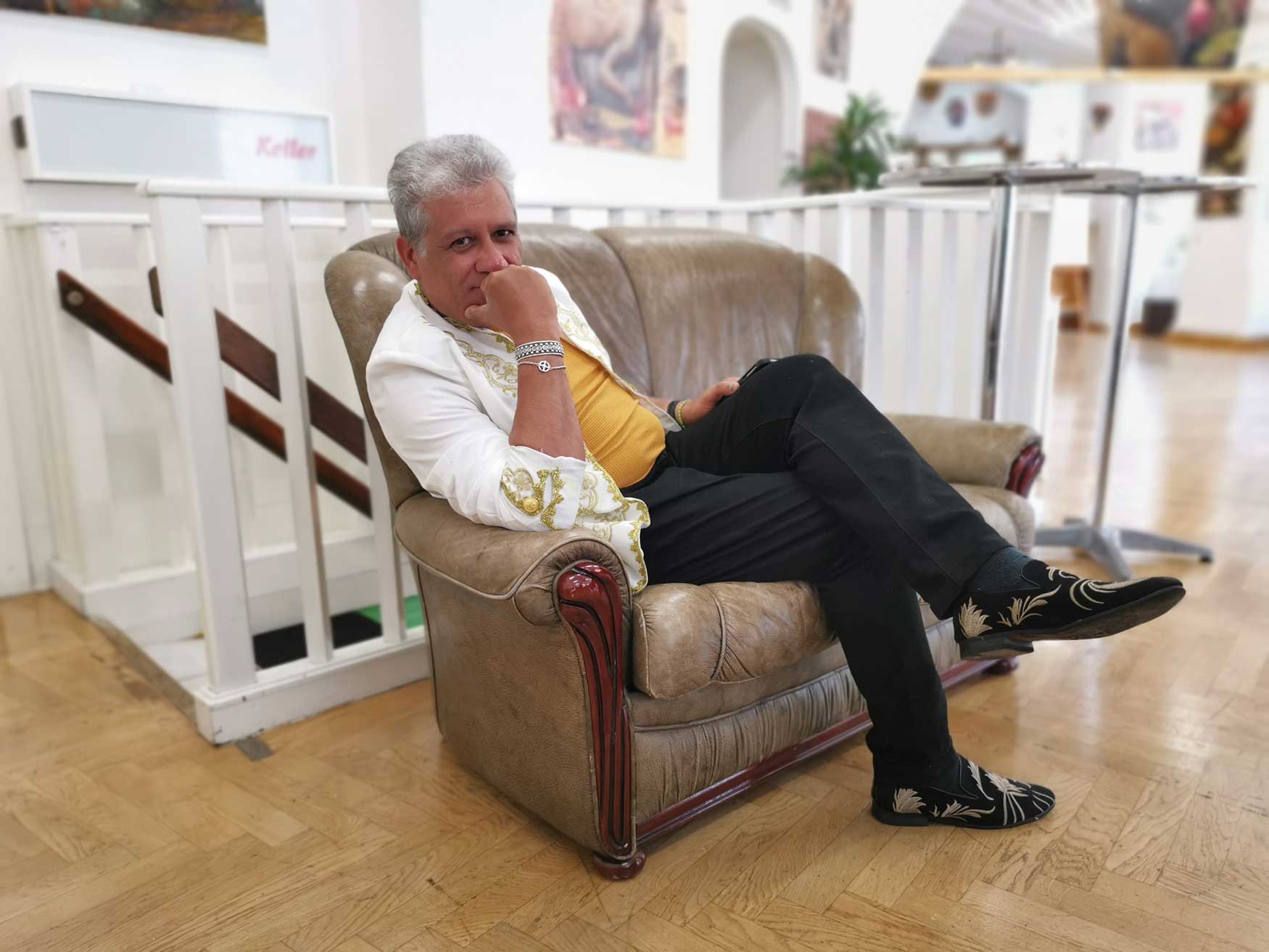 El artista espera que los visitantes puedan apreciar la conexión entre la realidad y la ficción en su obra. Foto: CulturaLatina El artista espera que los visitantes puedan apreciar la conexión entre la realidad y la ficción en su obra. Foto: CulturaLatina