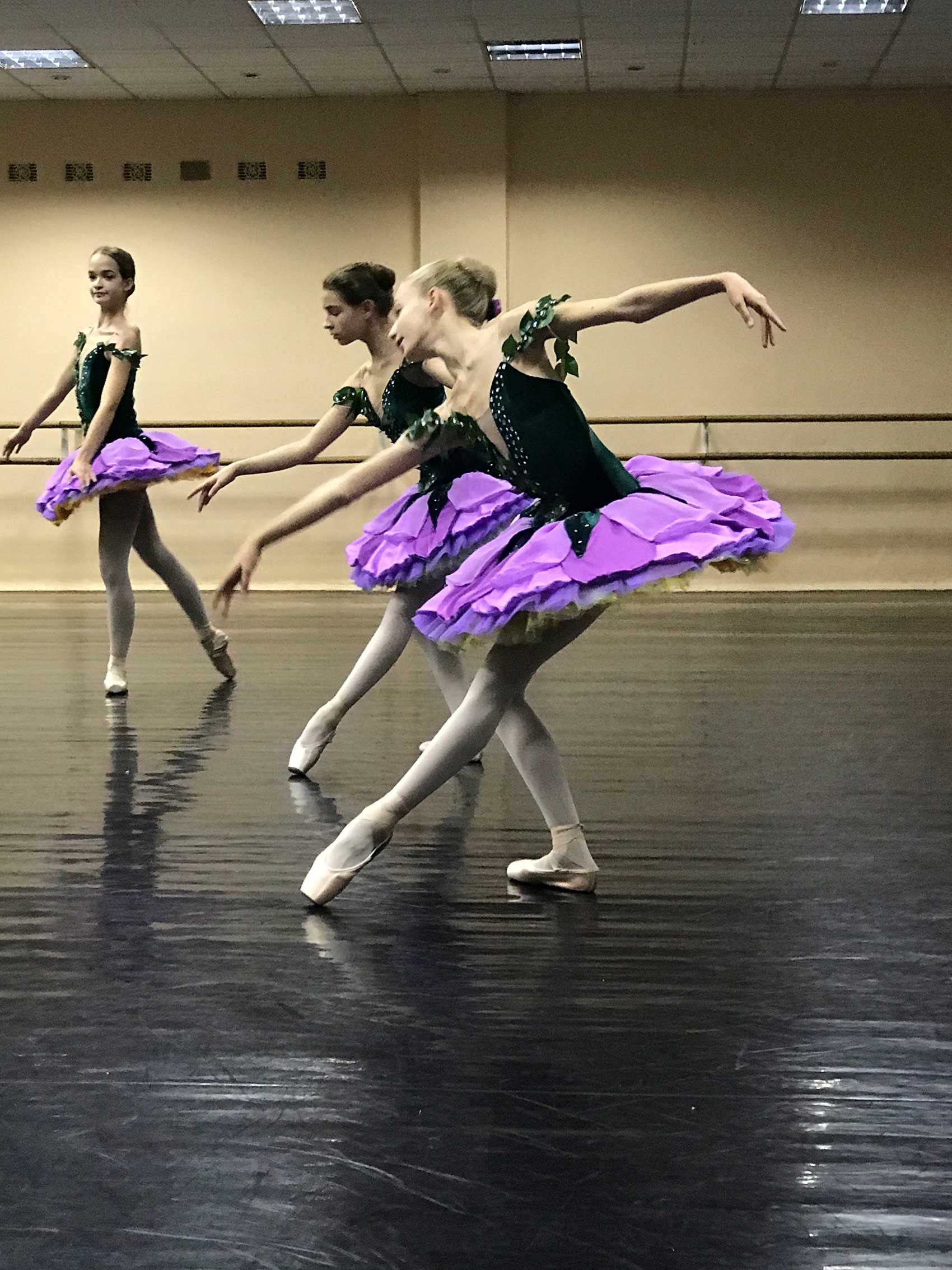 Schülerinnen der Charkiwer Tanzschule. Foto: Presse Lianeseitz