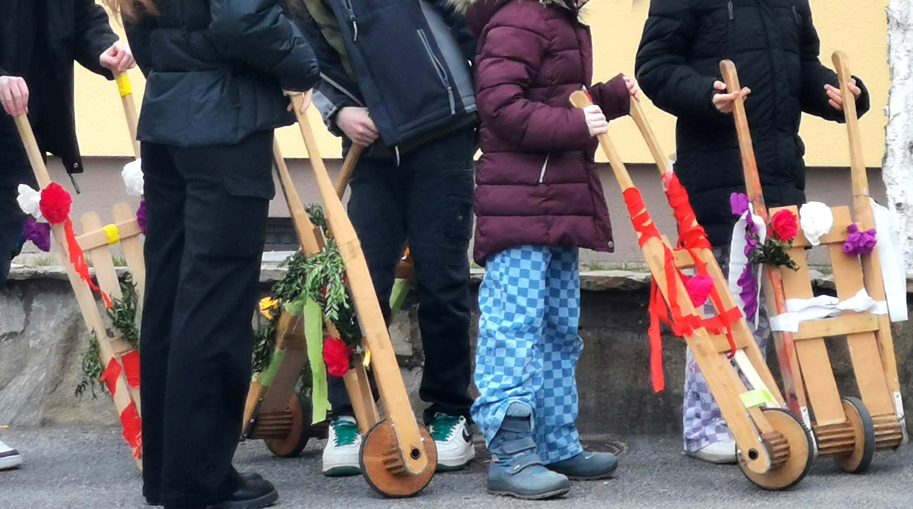 La carraca es una costumbre ruidosa que se practica de diversas formas en los días previos a la Pascua en gran parte de Austria. Foto: CulturaLatina La carraca es una costumbre ruidosa que se practica de diversas formas en los días previos a la Pascua en gran parte de Austria. Foto: CulturaLatina