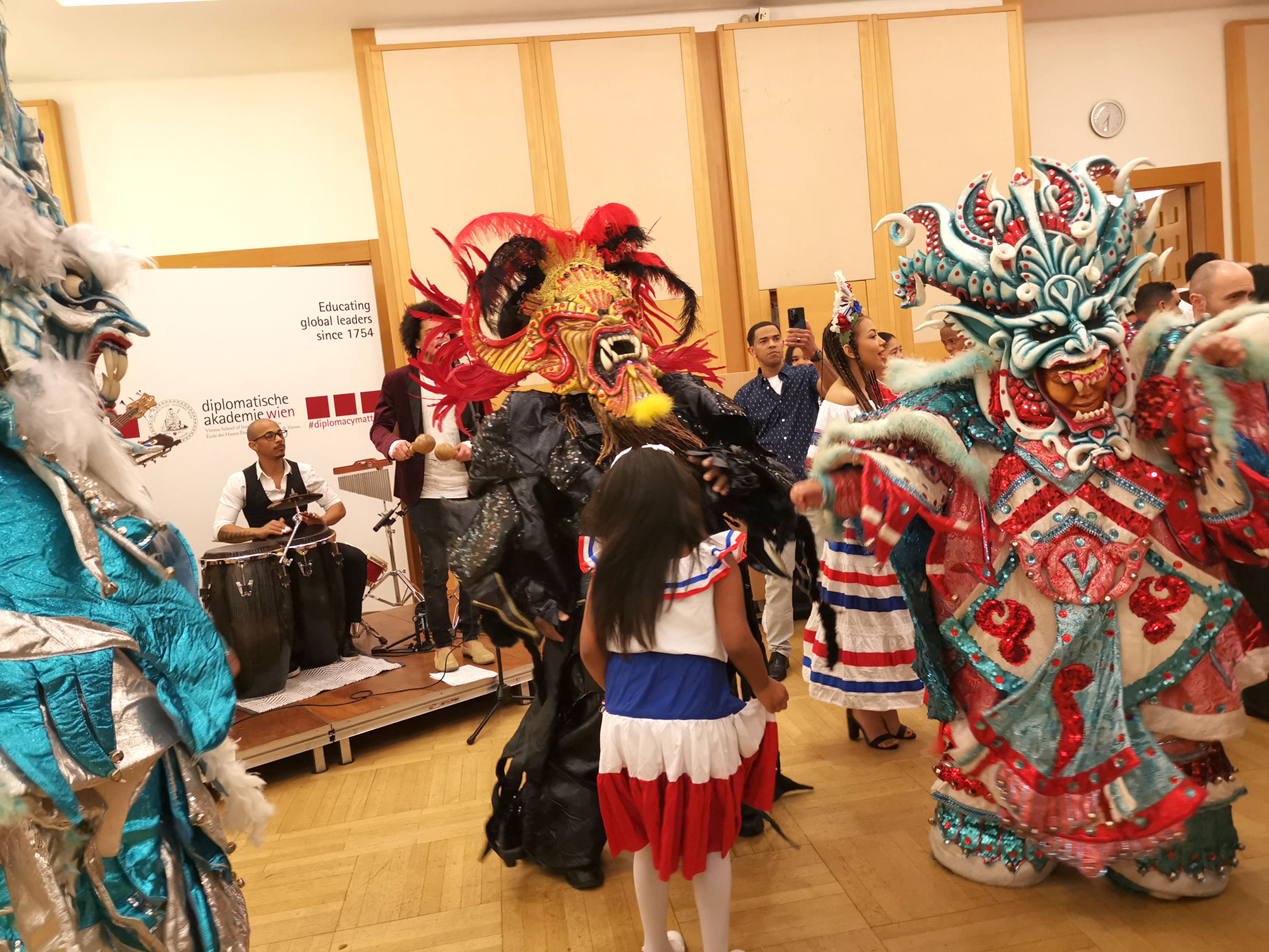 Diablos Cojuelos, los famosos personajes del carnaval dominicano. . Foto: CulturaLatina