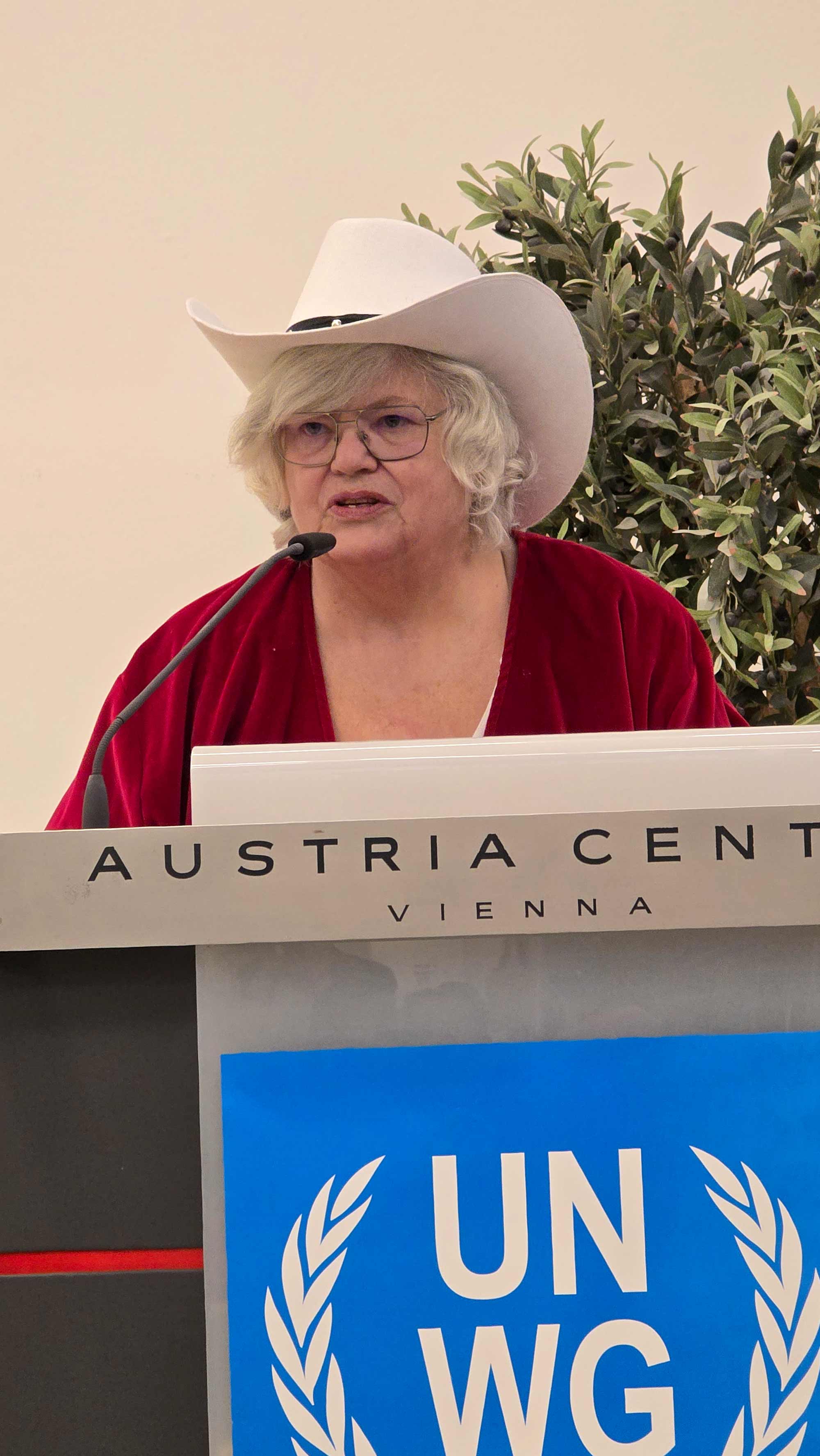 Cathy Kieffer, Präsidentin der UNWG, bedankte sich herzlich bei allen Unterstützern. Foto: CulturaLatina