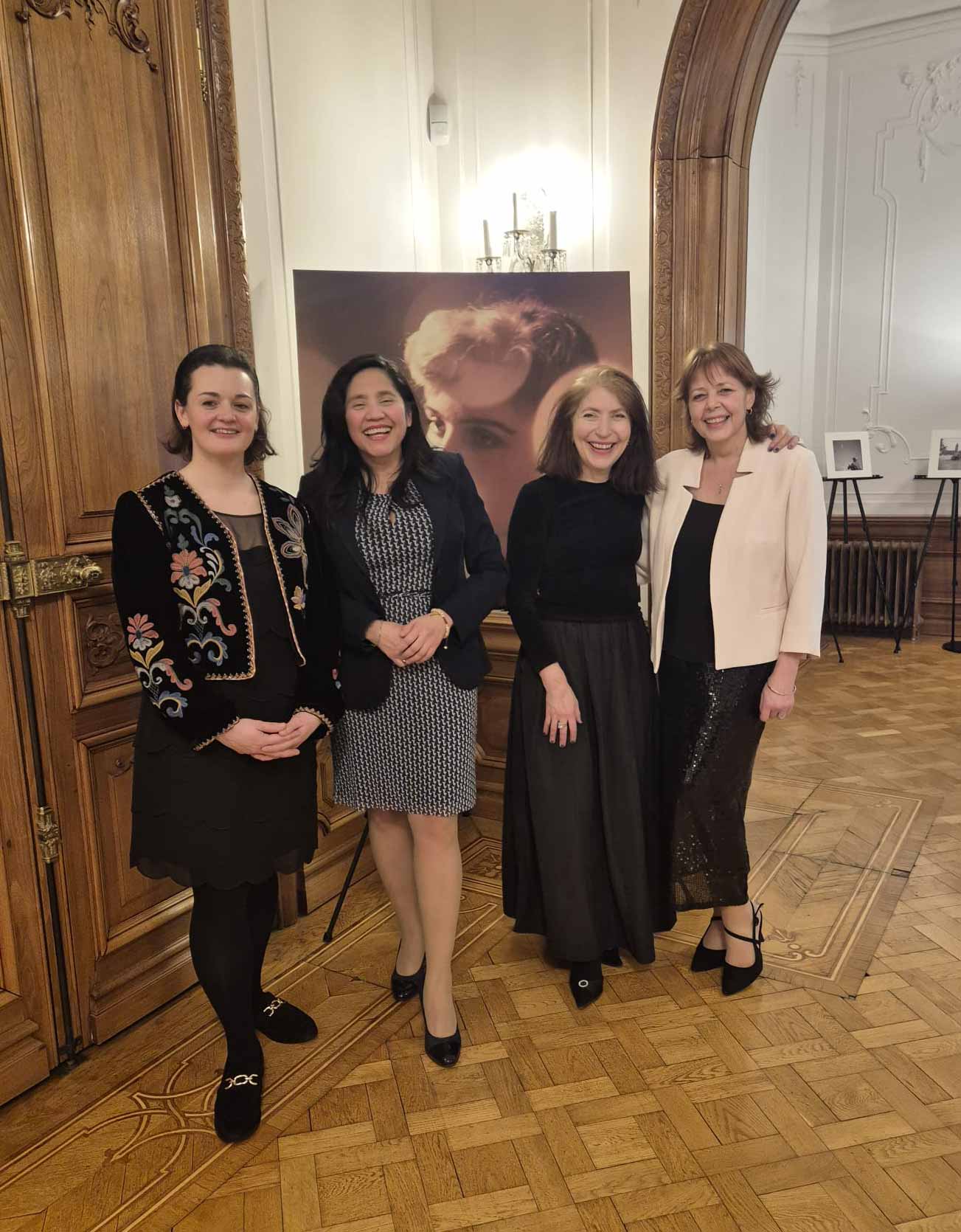 De izq. a der.: Lettie Andreyev, Senior Relationships Manager; Maria Taramona, directora de la revista CulturaLatina & Österreich; Caroline Kenyon, fundadora de los World Food Photography Awards; y Kathleen Codd, directora de Proyectos y Digital de los World Food Photography Awards. Foto: Hermann Kroiher.