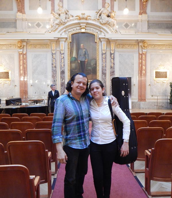  Ellen Isolde Olvera Santana y su padre Hugo Wolf.