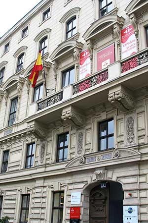Fachada del edificio que alberga la sede del Instituto Cervantes de Viena así como la biblioteca Juan Gelman
