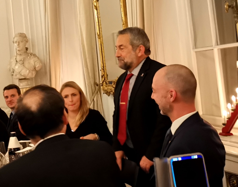 Paul Turac, Presidente de la Cámara de Comercio Sueca en Austria, pronunció el discurso de bienvenida a la festividad.