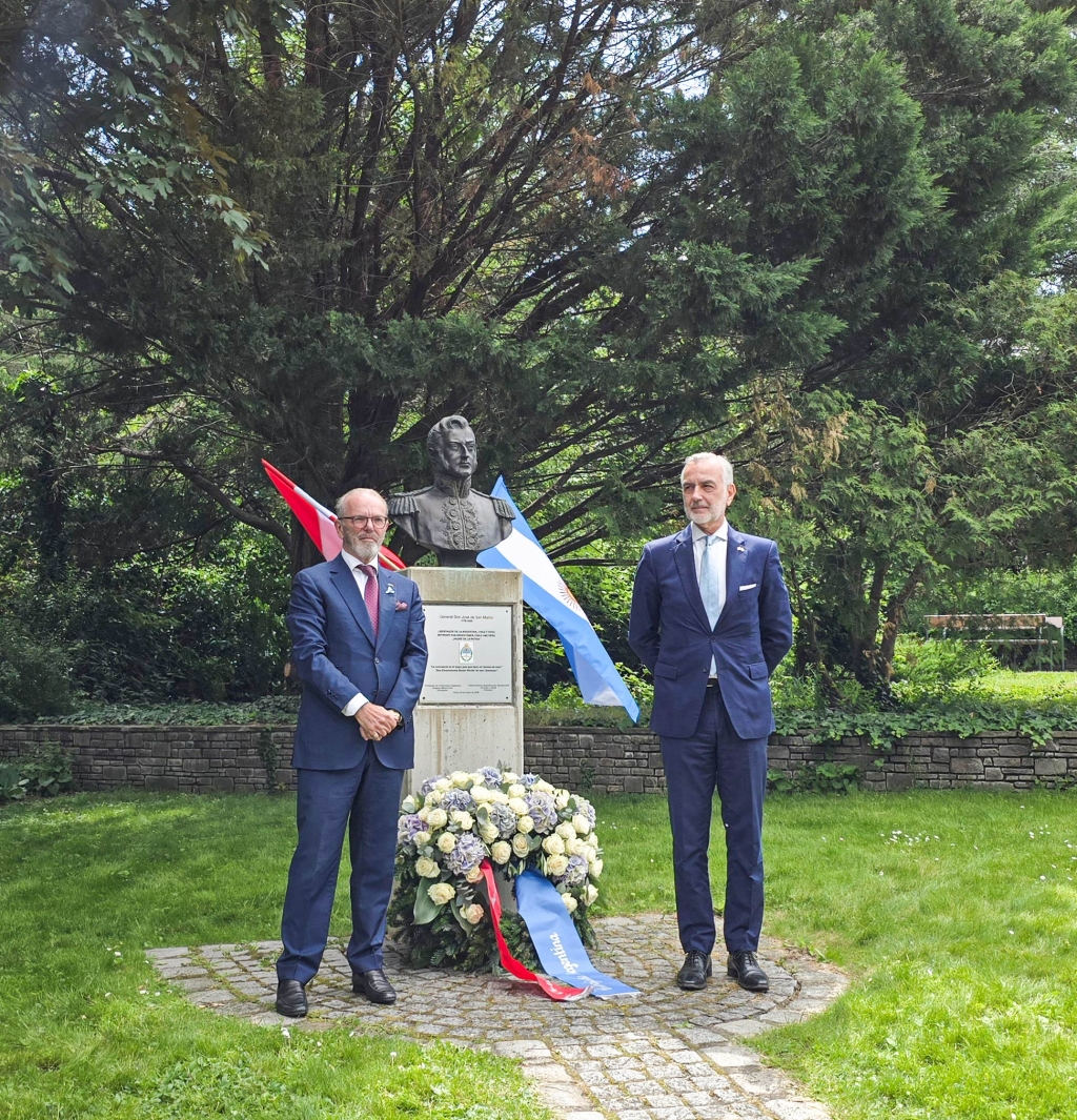 Christian Koidl, Präsident der Österreichisch-Argentinischen Gesellschaft, und Gustavo Rodolfo Zlauvinen, Botschafter der Argentinischen Republik in Österreich