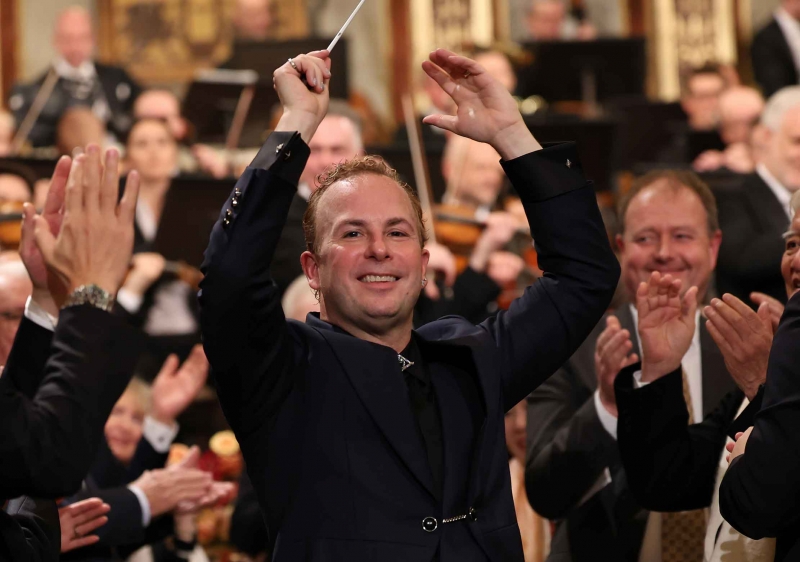 Yannick Nézet-Séguin durante el Neujahrskonzert der Wiener Philharmoniker 2026 en el Goldener Saal del Wiener Musikverein.