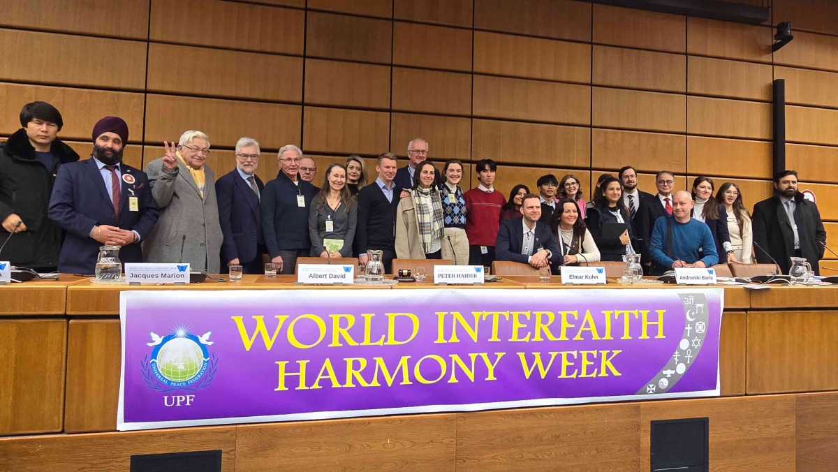 Organisatoren, Referenten, religiöse Führungspersönlichkeiten und Akademiker, junge Menschen sowie Vertreter der Medien und des diplomatischen Korps, vereint durch die interkonfessionelle Harmonie.