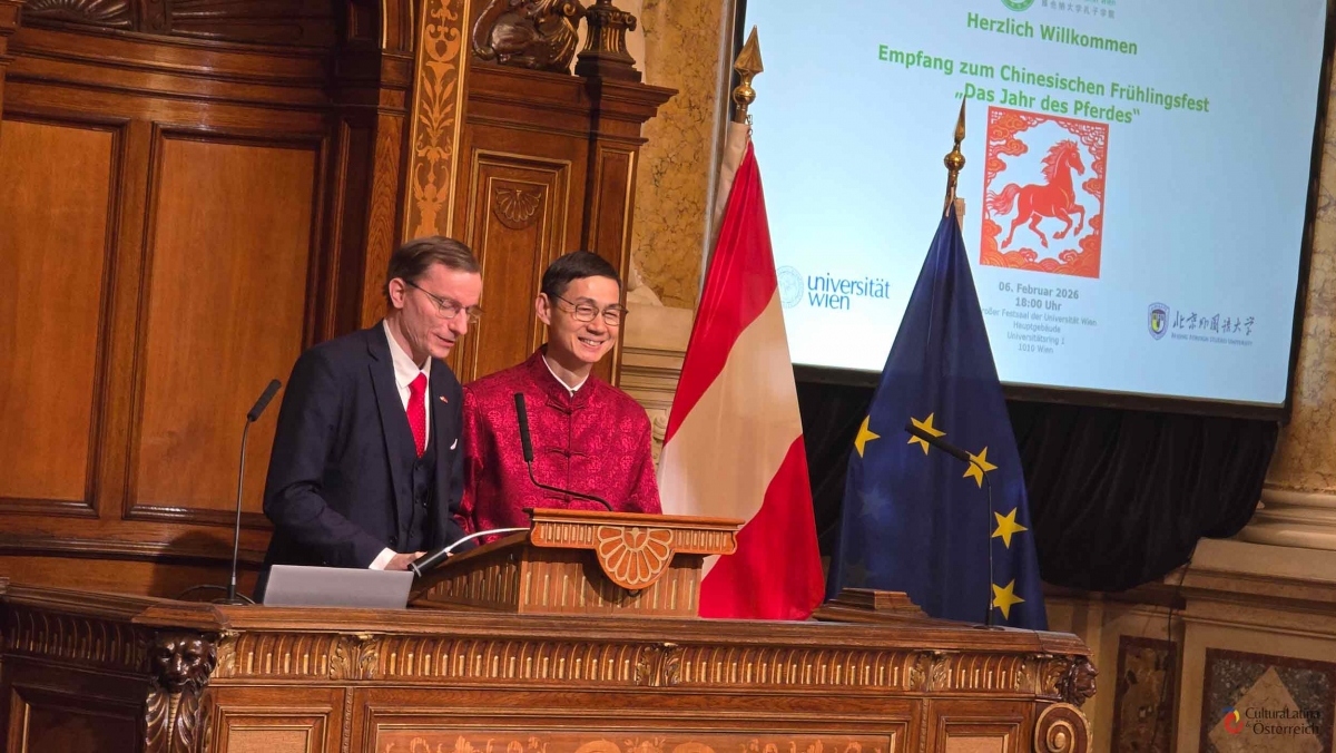 Die Direktoren des Konfuzius-Instituts, Dr. Padraig Lysaght und Prof. Dr. Yao Xiaozhou, während ihrer Ansprache.