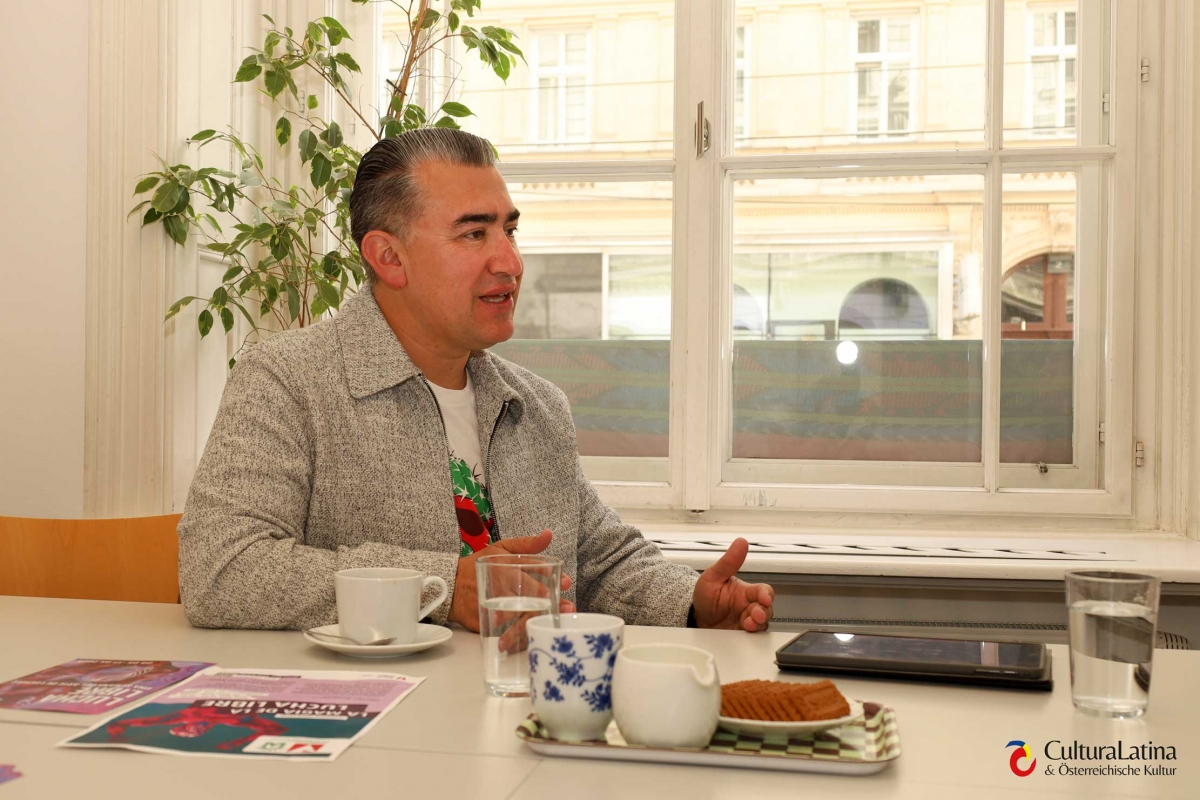 El artista mexicano Miguel Valverde comparte su visión sobre la lucha libre como arte e identidad cultural mexicana.