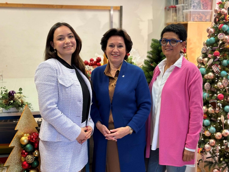 Margarete Kriz-Zwittkovits, presidenta de Frau in der Wirtschaft Wien, visitó a Cornelia Weinhappel (61 años) y a la joven empresaria de 22 años Marlene Dressel, ambas exitosas emprendedoras de Viena-Landstraße.