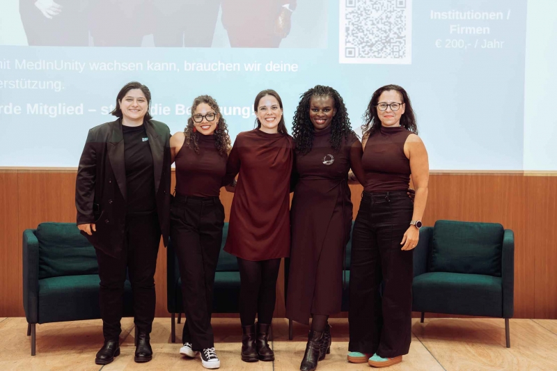 Von links nach rechts: Sibel Ada, Michelle Nägeli, Claudia Espinoza, Mireille Ngosso und Karin Kapatais bei der Präsentation von MedInUnity in der Urania am 10. Oktober.
