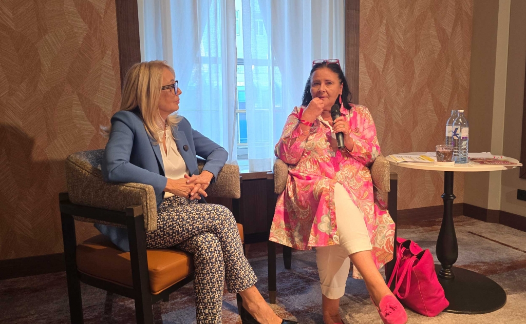 Uschi Pöttler-Fellner, Herausgeberin des LOOK Magazins und Doris Kiefhaber, Geschäftsführerin der Österreichischen Krebshilfe.