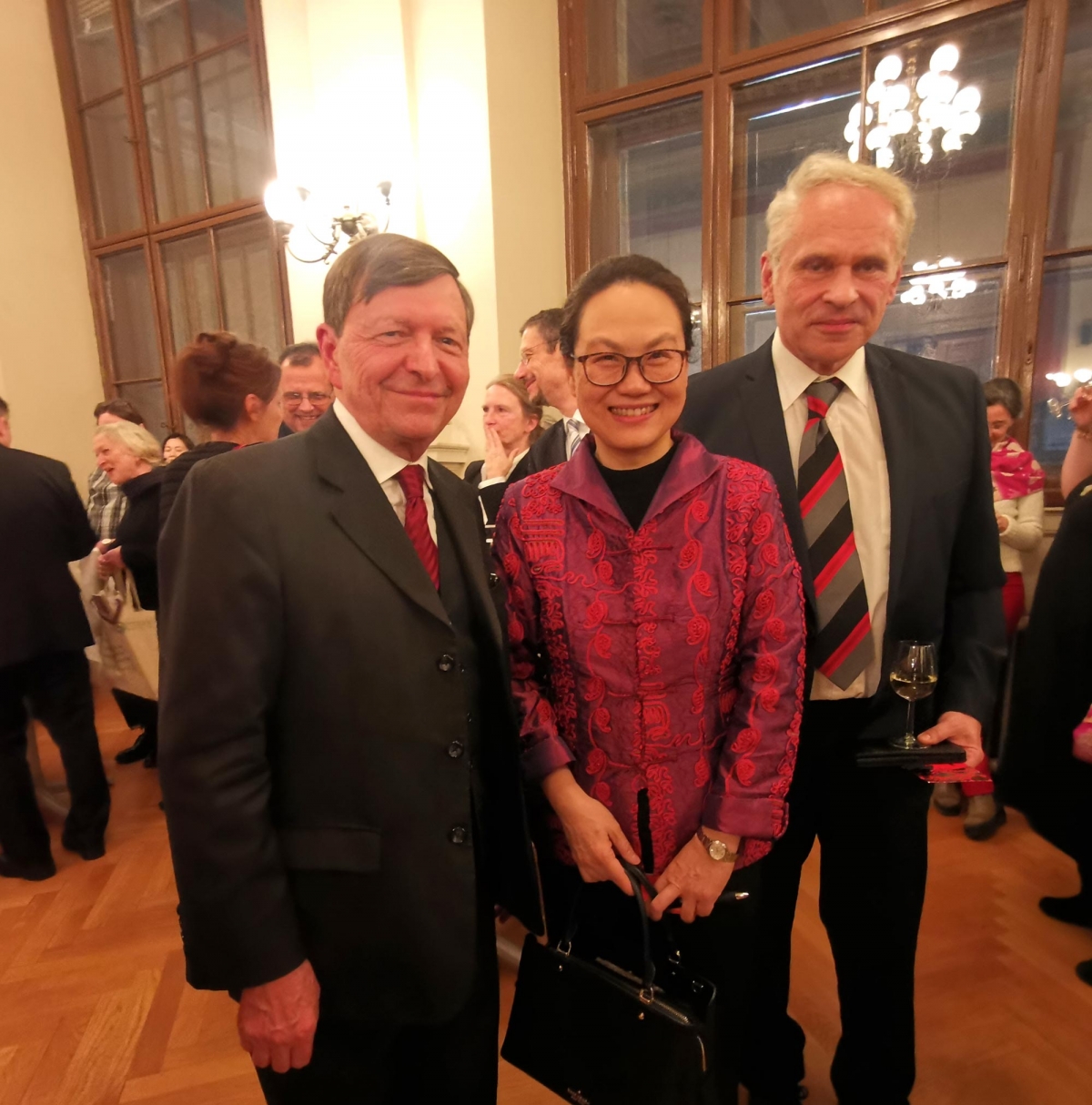 Prof. Dr. Richard Trappl und Frau Botschafterin I.E. Mei Qi.