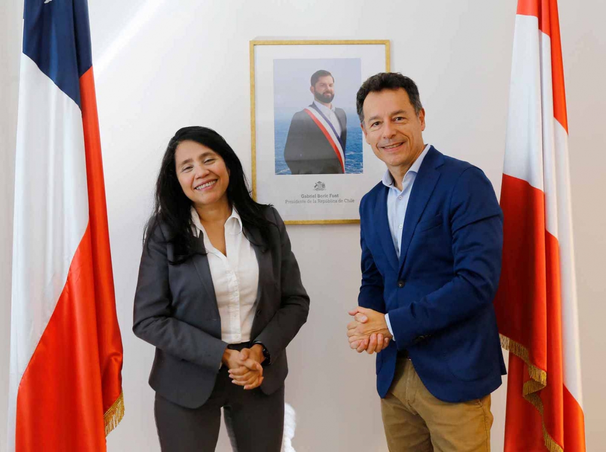 S.E. Señor Embajador de Chile en Austria, Rodrigo Olsen Olivares y María Elena Taramona de Rodríguez, directora de la revista CulturaLatina.