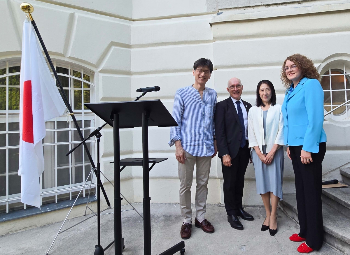 v.l.n.r.:  S.E. Herr Botschafter Atsushi Kaifu, Dr. Robert Floyd, Frau Mika Kaifu und Moderatorin Dina 